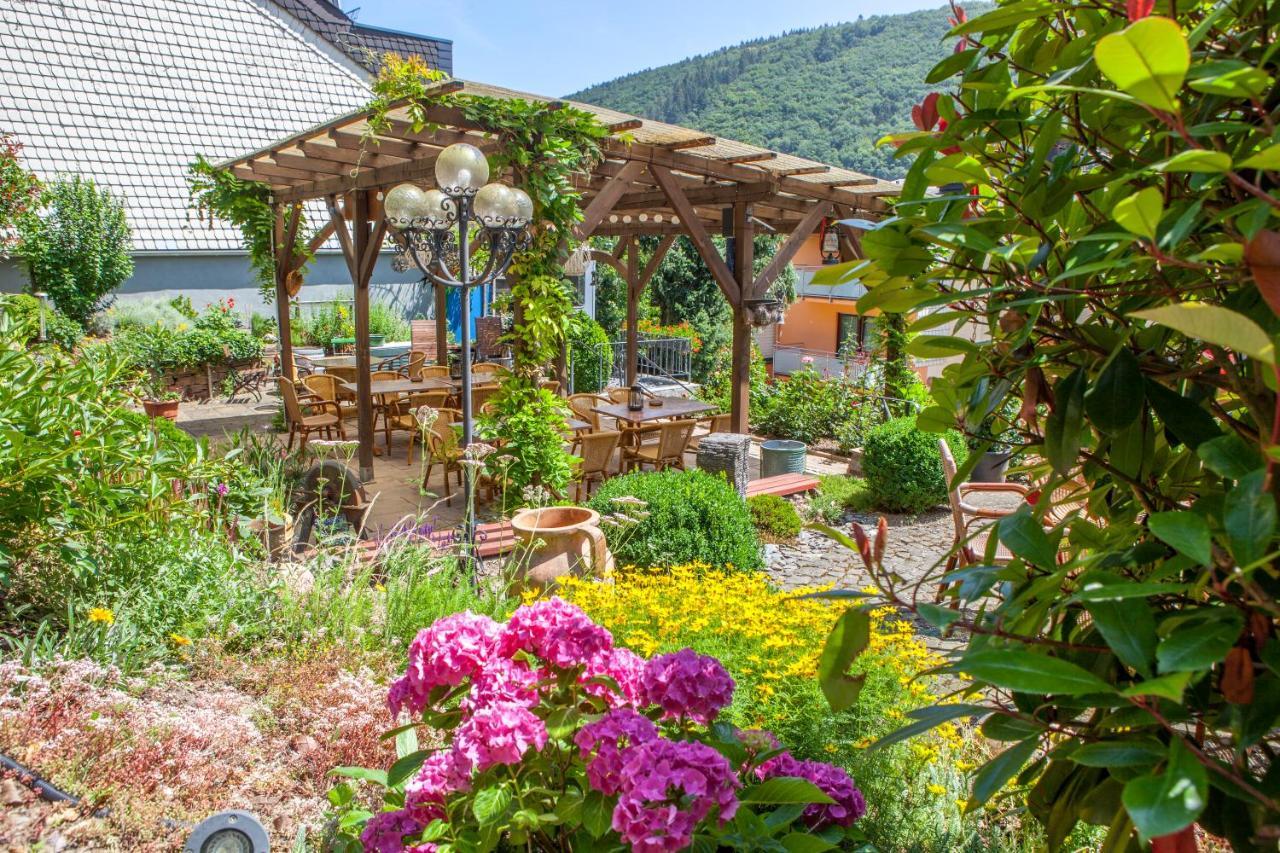 Weinhotel Hubertus Garni Klotten Exterior foto